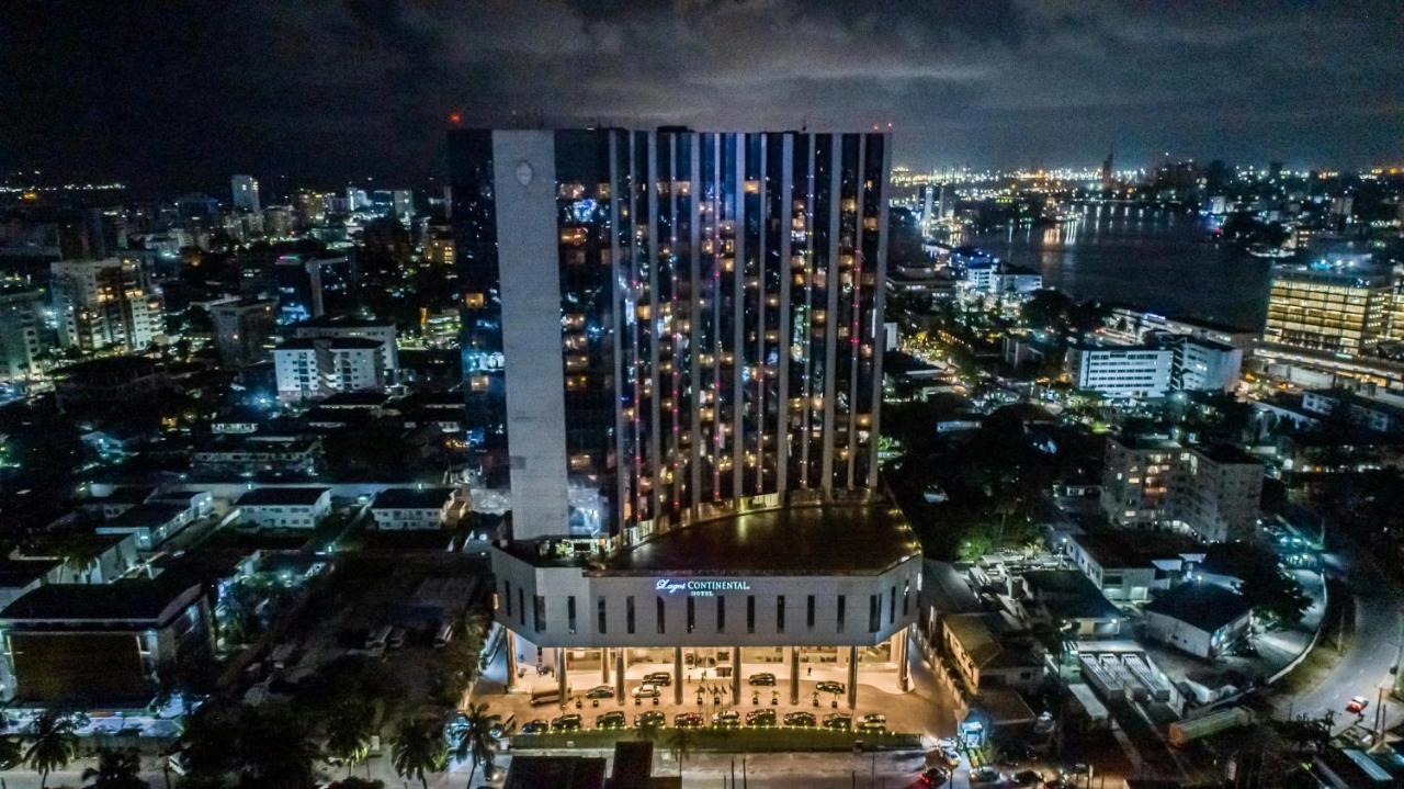 Lagos Continental Hotel Екстер'єр фото Aerial view of the building at night
