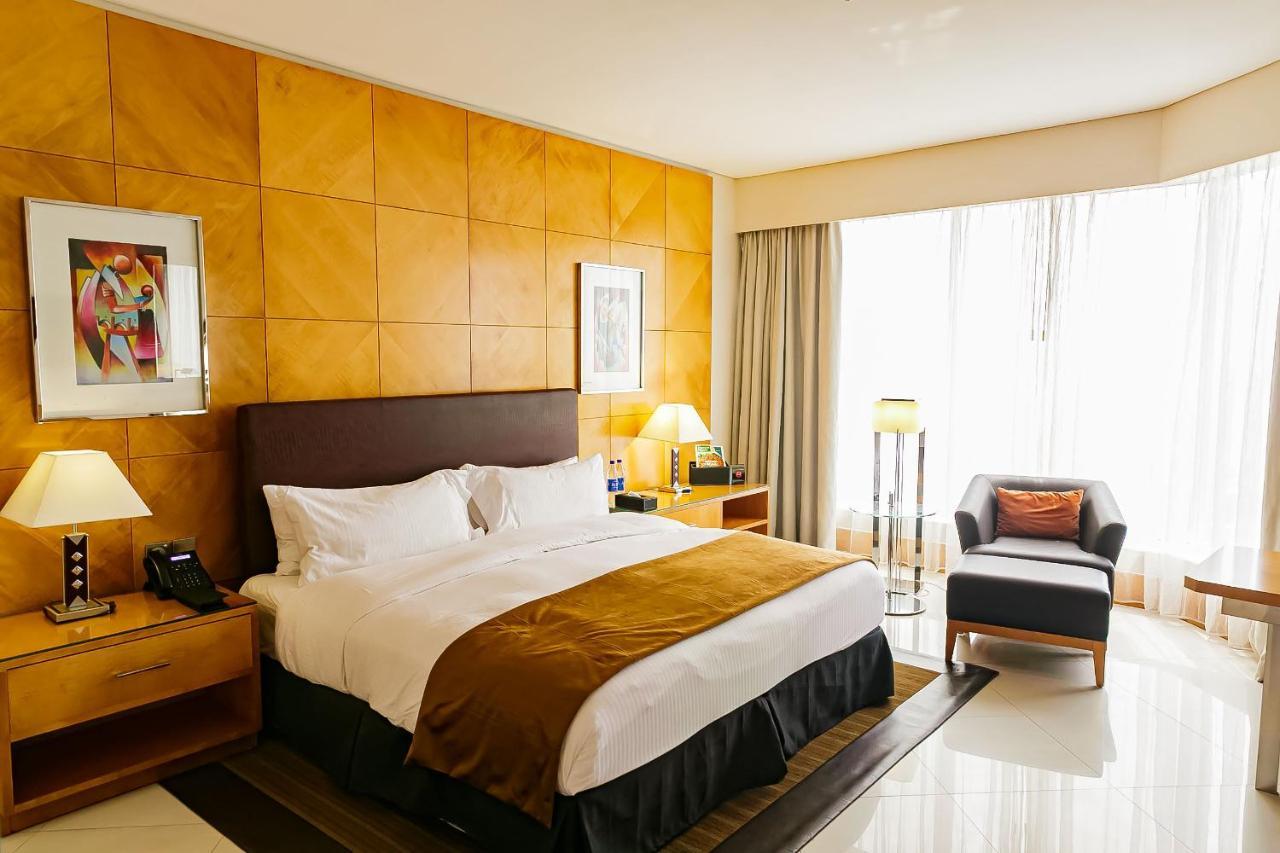 Lagos Continental Hotel Екстер'єр фото A bedroom at the hotel